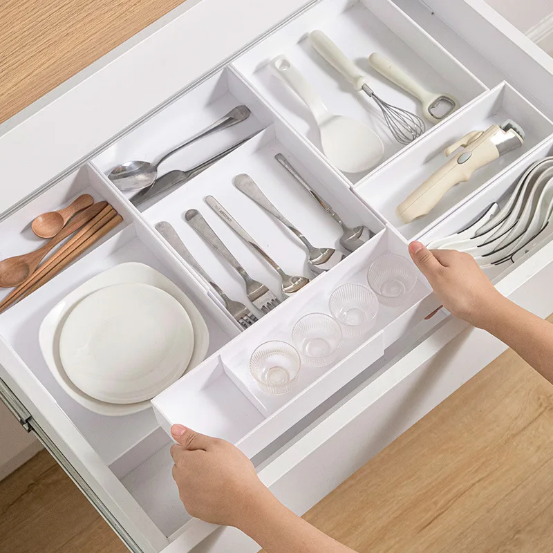 Organisateur de couverts compact pour petit tiroir de cuisine moderne