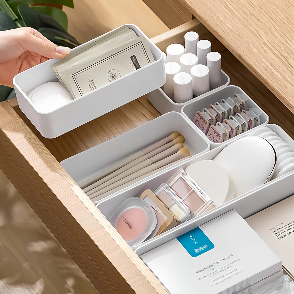 Bacs de rangement en plastique pour cosmétiques et produits de Skincare.